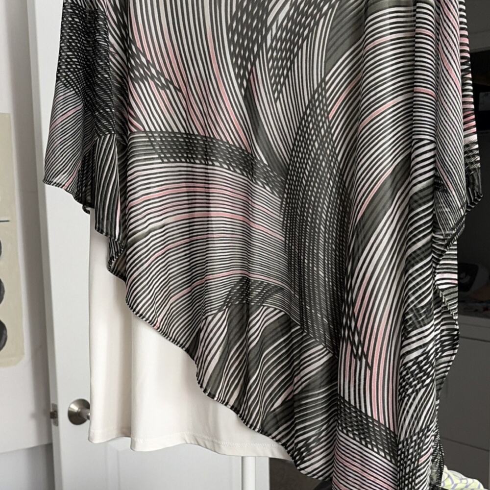 Laura Plus Black White Pink Geometric Sheer Asymmetrical Hem Poncho Blouse X